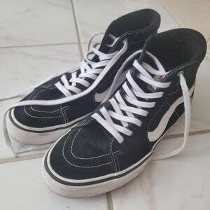 Black VANS Sk8 Hi